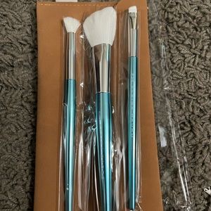 NWT .. elaina bardo makeup brush set
